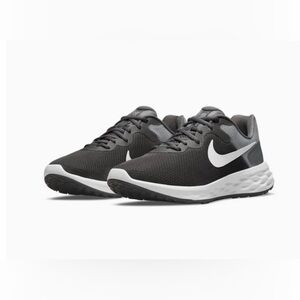 Nike men’s Revolution 6 NN gray and White Athletic Shoes 8.5 NIB